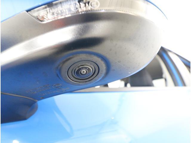 ■助手席側ドアミラーにはサイドビューカメラを装備。ドライバーの死角となりやすい車体左下側がきちんと確認できるので、幅寄せや狭い道でのすれ違いなどに効果を発揮します。