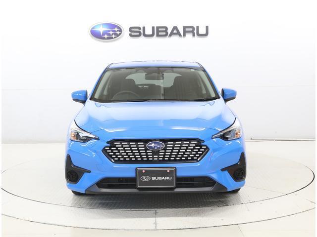 ■危険を察知するための情報は、ミラーのステーやピラーとのわずかなすき間からでも得られます。SUBARUは安全性能に徹底的にまでこだわった視界設計を行っています。