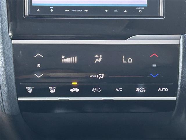 【オートエアコン】車内温度を感知して自動で温度調整をしてくれるのでいつでも快適な車内空間を創り上げます！