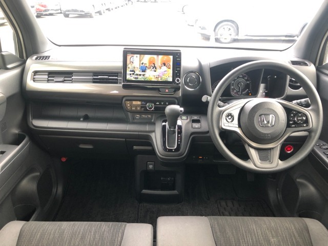 【インパネ全体】手が届きやすく、どなたでも運転しやすいです。シンプルで使いやすい設計になっています！
