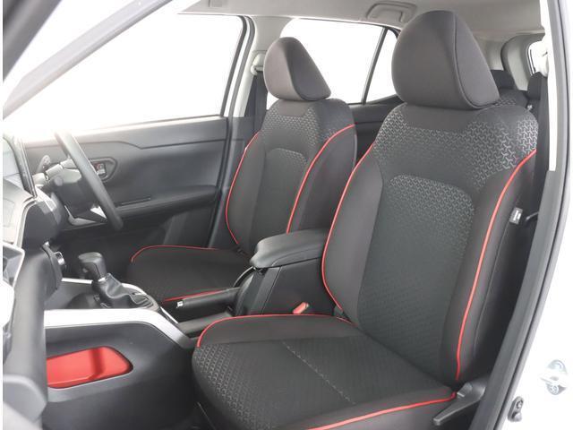 長時間の運転も疲れにくいフロントシート！体をしっかり支えてくれて運転がしやすい形状です！