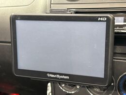 【ナビゲーション】使いやすいナビで目的地までしっかり案内してくれます。各種オーディオ再生機能も充実しており、お車の運転がさらに楽しくなります！！
