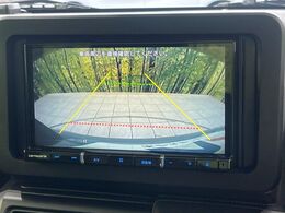 【バックカメラ】駐車時に後方がリアルタイム映像で確認できます。大型商業施設や立体駐車場での駐車時や、夜間のバック時に大活躍！運転スキルに関わらず、今や必須となった装備のひとつです！