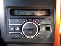 温度設定するだけで自動的に風量の調節をしてくれるオートエアコン機能付き！