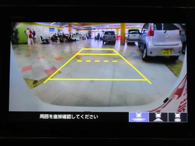 【バックモニター】後ろのカメラの映像をモニターに映し出すことができます！後方の見えない死角や、障害物との距離感をしっかり確認することができます！駐車が苦手な方におすすめです。