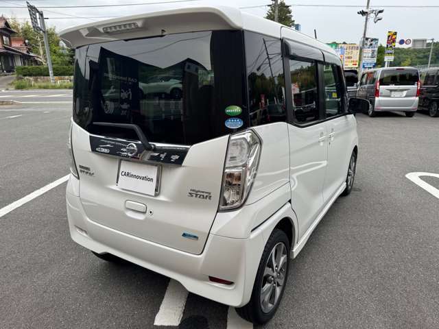 自社工場を併設しお客様のカーライフをしっかりサポートできる体制も整えております。