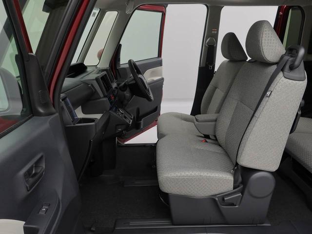 後退時に車両の後ろ側をモニター画面に表示します。車庫入れなどでバックする際に後方確認ができて便利です。車庫入れが苦手な人もこれで安心。