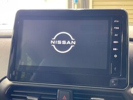 【ディスプレイオーディオ】お持ちのスマホやMP3プレイヤーとの無線接続で音楽再生が可能！コードで繋ぐわずらわしさも無く、手軽にお気に入りの音楽を楽しめます。