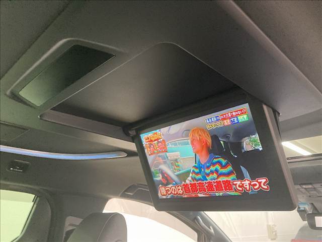 【フリップダウンモニター】家族や仲間とのドライブもこのモニターさえあれば長距離ドライブも盛り上がりますね。