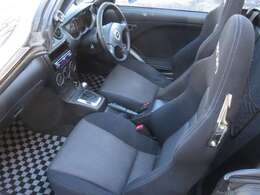 定番のシートベルトガイドは調整済み！