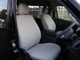 運転席助手席には同素材のシートカバー装着済み！！内装のお洒落な雰囲気にピッタリ♪