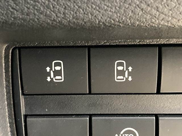 【両側電動スライドドア】運転席よりボタンひとつで開閉可能なスライドドアです。雨の日のお迎えの時など役立ちますね。