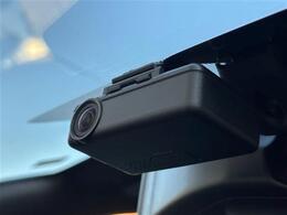 【ドライブレコーダー】映像・音声などの運転中の記録を残します。事故などを起こした起こされた時の証拠になりえますので、もしも時でも安心ですね。