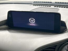 【メーカー純正ナビ】インテリアに溶け込むスタイリッシュな「専用設計」メーカーナビを装備♪視認性や操作性など基本性能にも優れ、より上質なカーライフをお楽しみいただけます。