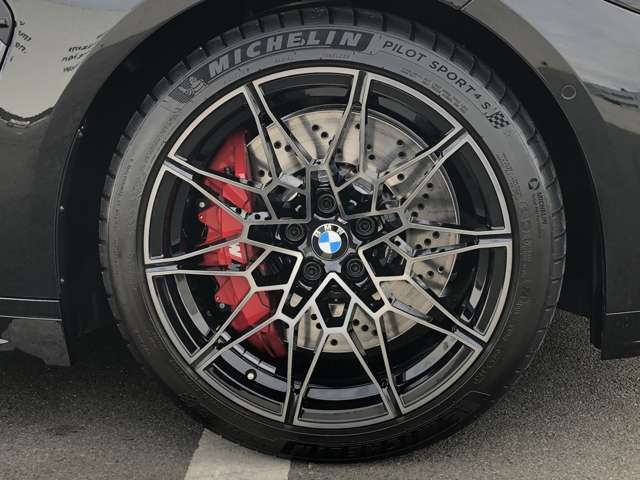 BMW純正19/20鍛造ホイール。洗練されたデザインで、足元の個性を引き立てます。