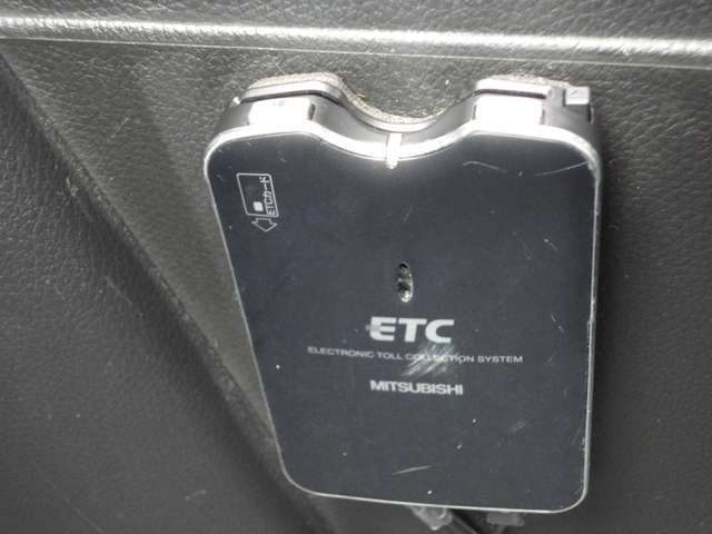 高速道路の割引特典を受けられるのはもちろん、雨の日や寒い日など、料金所でわざわざ窓を開けなくてもいいです。さらに、小銭の用意もしなくていいのでキャッシュレスでスピーディーに料金所を通過可能です！