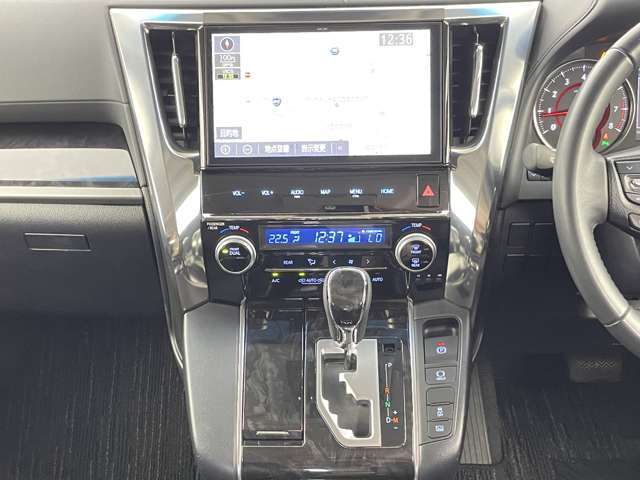 【運転席操作部】快適なドライブを楽しむための機能が装備されています！運転席から触れるので、使いやすいです！除菌プランいれていただくと、さらに清潔で安心していただけます！