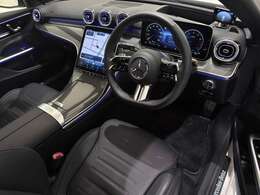 専用のコールセンターに経験豊かなオペレーターが、24時間365日待機。万一の車両トラブルなどが発生した場合、お電話一本で応急処置や車両のけん引、ドライバーや同乗者の方の移動手段手配などサポート。