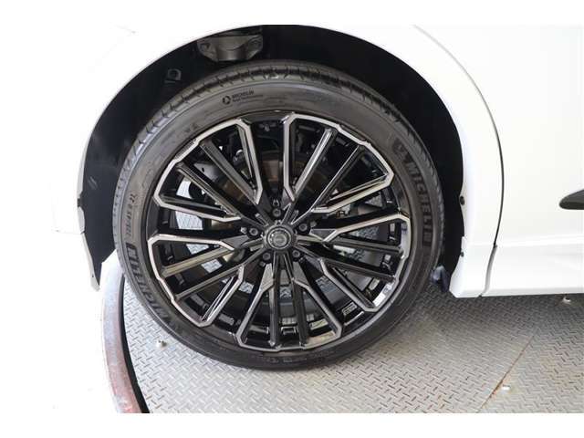 純正アルミホイール【タイヤサイズ225/45R21】