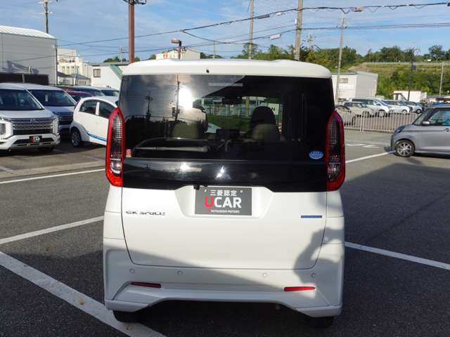 リヤカメラも装備されています！車庫入れの際には後方の安全確認もバッチリ出来て安心して車庫入れが出来ます！