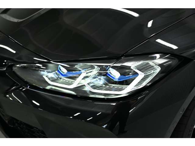 BMWレーザーライトを標準装備しています。