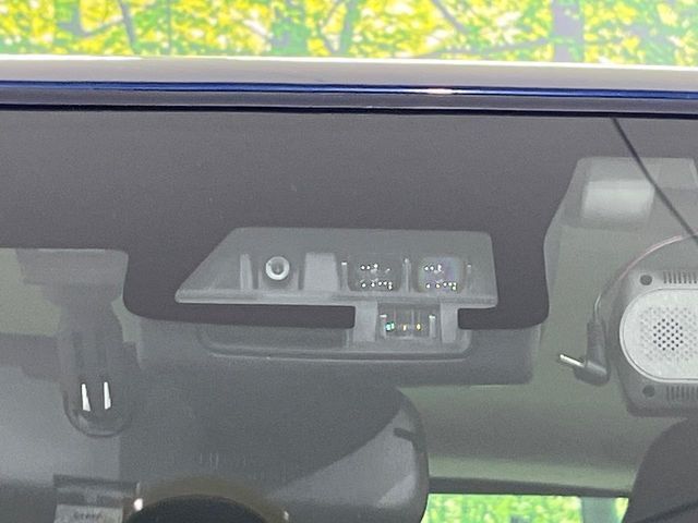 【トヨタセーフティセンス】走行中に前方の車両等を認識し、衝突しそうな時は警報とブレーキで衝突回避と被害軽減をアシスト。より安全にドライブをお楽しみいただけます。