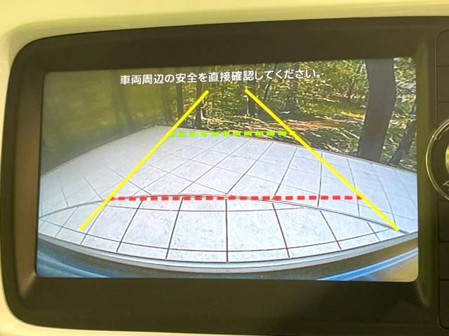 【バックカメラ】駐車時に後方がリアルタイム映像で確認できます。大型商業施設や立体駐車場での駐車時や、夜間のバック時に大活躍！運転スキルに関わらず、今や必須となった装備のひとつです！