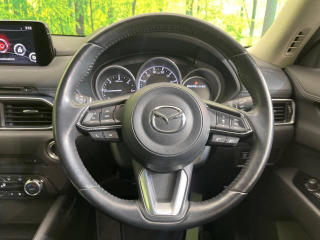 【純正革巻きステアリング】上質な革を使用することで、手にしっかり馴染みとても運転しやすいハンドルです♪