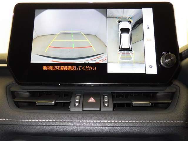 バックモニターも装備しております。バックギアに入れるとナビ画面に車の後方が映し出されます。これで後方確認も安心！