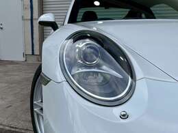 人気の外装色ホワイトに純正19インチアルミホイールがお洒落なエクステリアを演出！！