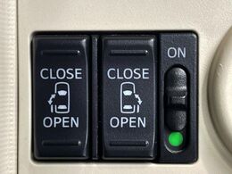 【両側パワースライドドア】スマートキーや運転席のスイッチで後席両側スライドドアの開閉が可能♪電動だから力を入れてドアを開ける必要が無く、小さなお子様でも簡単に開け閉めでき快適です♪