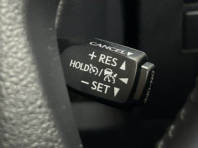 【レーダークルーズコントロール】装備で高速道路の運転も楽々です！追従型なので前の車両に合わせて速度調節ができ、渋滞などの際も楽々運転できますよ♪