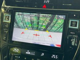 【バックカメラ】駐車時に後方がリアルタイム映像で確認できます。大型商業施設や立体駐車場での駐車時や、夜間のバック時に大活躍！運転スキルに関わらず、今や必須となった装備のひとつです！