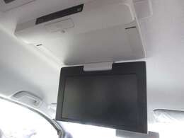 後席専用フリップダウンダウンモニター付で、長距離でも退屈しません♪