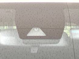 【トヨタセーフティセンス】走行中に前方の車両等を認識し、衝突しそうな時は警報とブレーキで衝突回避と被害軽減をアシスト。より安全にドライブをお楽しみいただけます。
