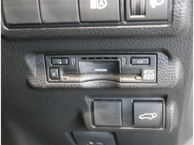 ETC車載器付きです。高速道路の料金所もスムーズに通過できます。