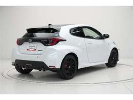 後続車から視認性の良いストップランプの配置で追突抑制になります。