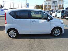 正規ディーラーの最先端の設備で国家資格を持った専門のテクニカルスタッフがお客様の大切なお車を入念な納車前法定点検整備を致します。お客様に快適なカーライフをご提供するのが私共の仕事です。