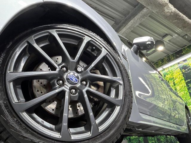 【純正18インチアルミホイール】外観にマッチした純正アルミホイールを装着しております。各種社外アルミホイールや、スタッドレスタイヤも取扱いしております。是非ご相談ください♪