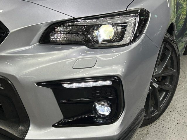 【LEDヘッドライト】悪天候や夜間走行時も良好な視界を確保し安心して運転できる高輝度LEDヘッドライトを装備！点灯速度が早く、消費電力も抑えられています。