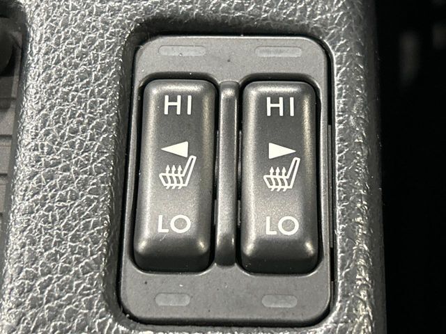 【シートヒーター】寒い日に重宝するシートヒーター！エアコンより早く温まってくれるので寒がりの人も安心ですね♪エアコンの温風は乾燥するから苦手、という方にもをおすすめです。