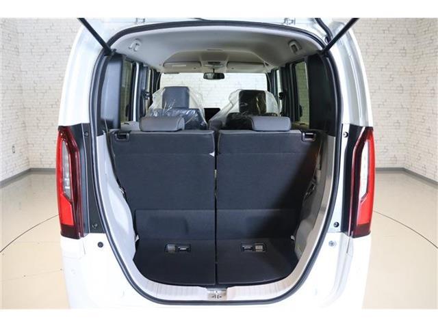 こんなに広い荷室が出来ますよ！背の高い荷物も積めます。リアシートとトランクが繋がっているので、長尺ものでも収納がOK！買い物等で重宝しますよ！