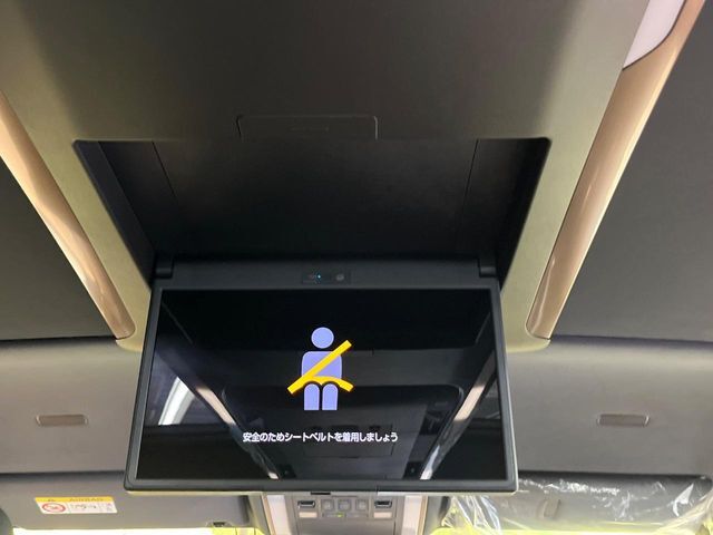 【フリップダウンモニター】大画面モニターで後席でもエンタメをお楽しみいただけます。小さなお子様にも大人気の装備です♪