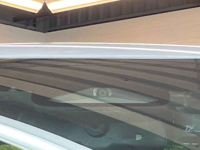 【トヨタセーフティセンス】走行中に前方の車両等を認識し、衝突しそうな時は警報とブレーキで衝突回避と被害軽減をアシスト。より安全にドライブをお楽しみいただけます。