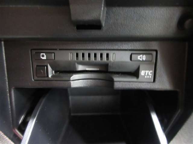 ETC車載器付きです。高速道路の料金所もスムーズに通過できます。