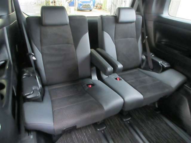 3列目シートもひろびろとしたスペースを確保しています。大人数でのお出かけもばっちりです！