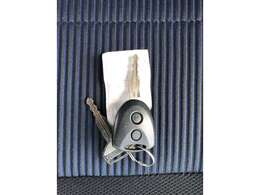 当店は明朗会計の全車総額表示です。無駄な諸費用なんて払うだけ無駄！！！当店は諸費用無しでお待ちしております。展示車は全てプライスボードが乗り出し価格なんです！043-304-5412