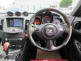 NISMO専用本革・アルカンターラ巻3本スポークステアリング(レッドセンターマーク、レッドステッチ付)