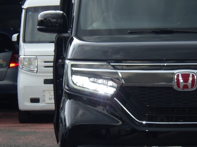 ★LEDヘッドライト搭載★ 白っぽく光る明るく省電力なLEDライト！先進的な白い輝きでフロントフェースを引き締めます☆