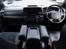 運転席周り☆ ダークプライムII特有の高級感のある内装です♪